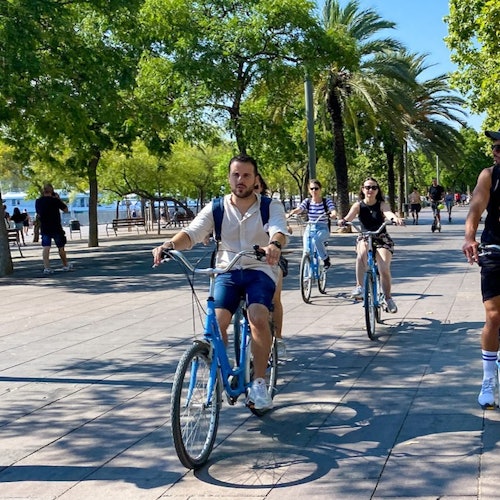 Barcelona: Group Bike Tour from Gaudi Houses to Barceloneta — gallery 2