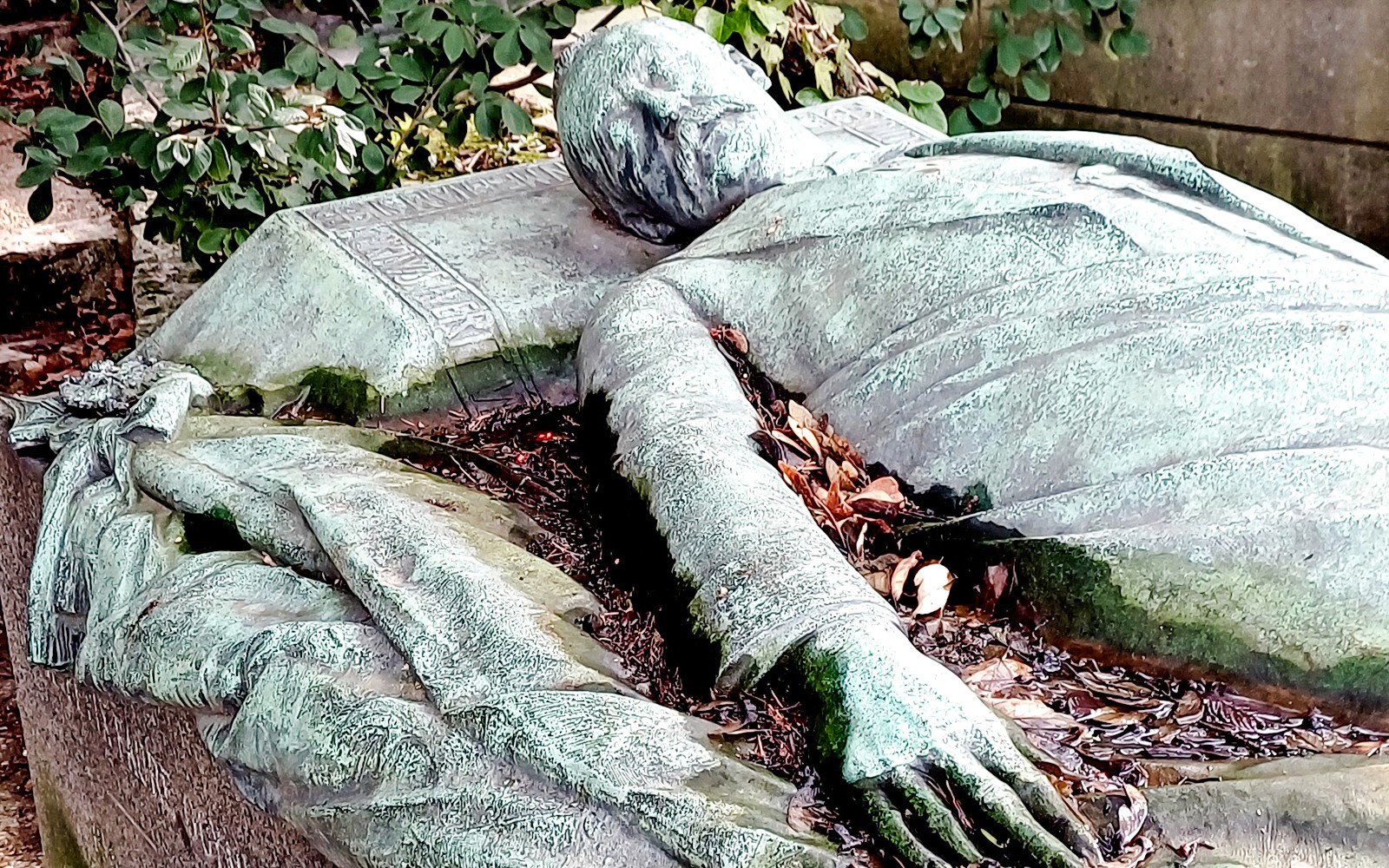 Pere Lachaise Cemetery Escape Game: Who Killed Victor? — gallery 5