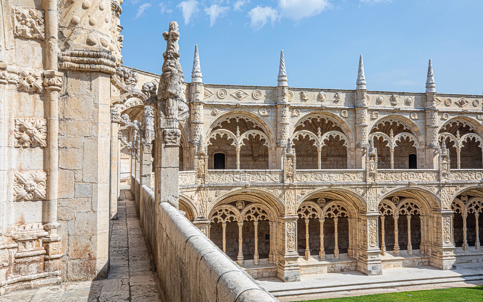 Jerónimos Monastery Skip-the-Line Guided Tour