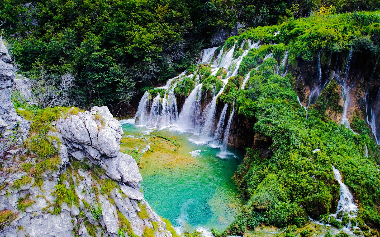 From Trogir: Full-Day Guided Tour of Plitvice Lakes National Park