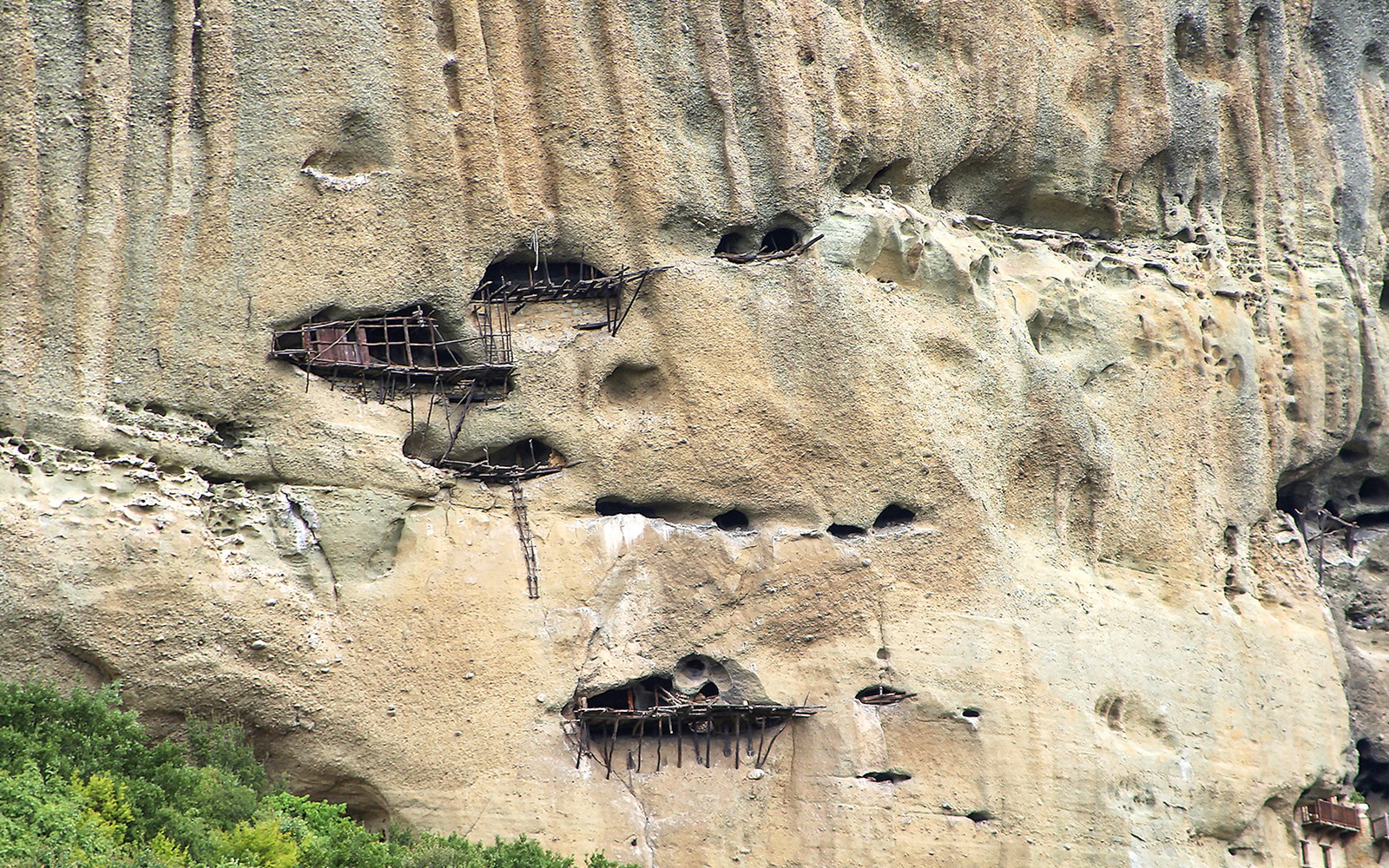 From Athens: Meteora Monasteries & Caves Full-Day Trip