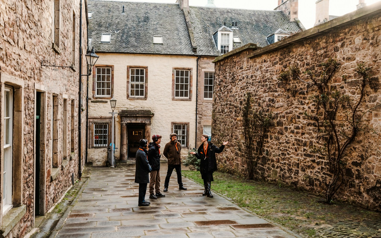 Edinburgh Castle & Royal Mile Guided Walking Tour — main image