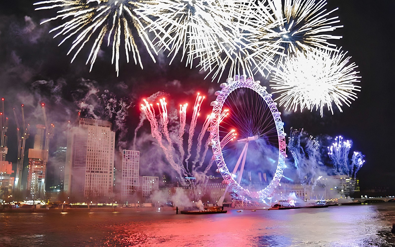New Year's Eve Fireworks on the River Thames — gallery 3