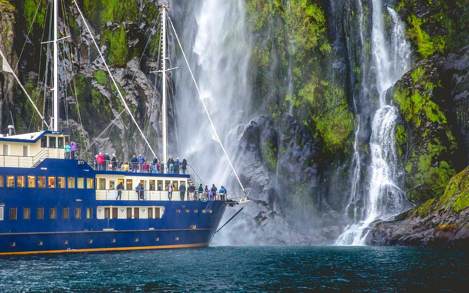 Overnight Milford Sound Cruise with Dinner & Activities
