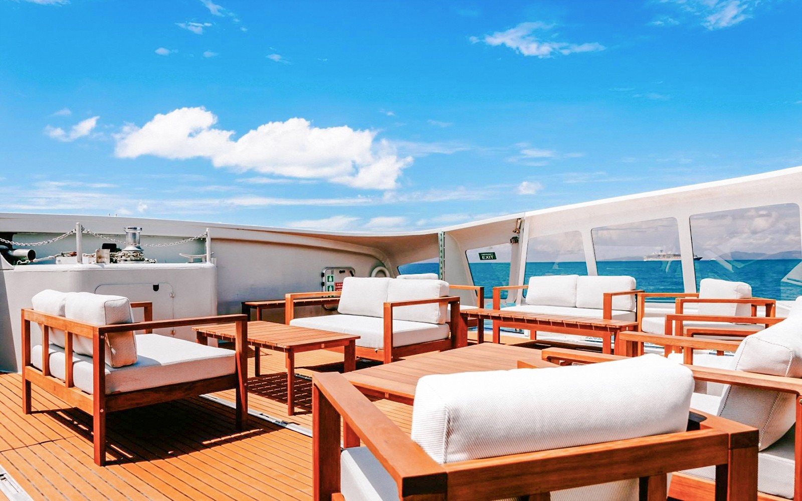 Airlie Beach: Whitehaven Beach Premium Cruise with Lunch & Activity Upgrades