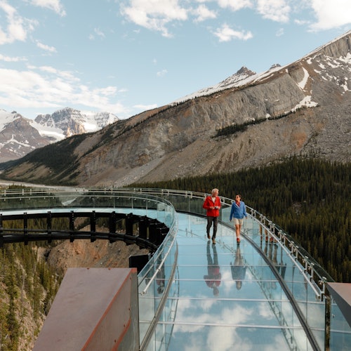 Columbia Icefield Discovery Centre: Ice Explorer Glacier Tour + Skywalk Entry
