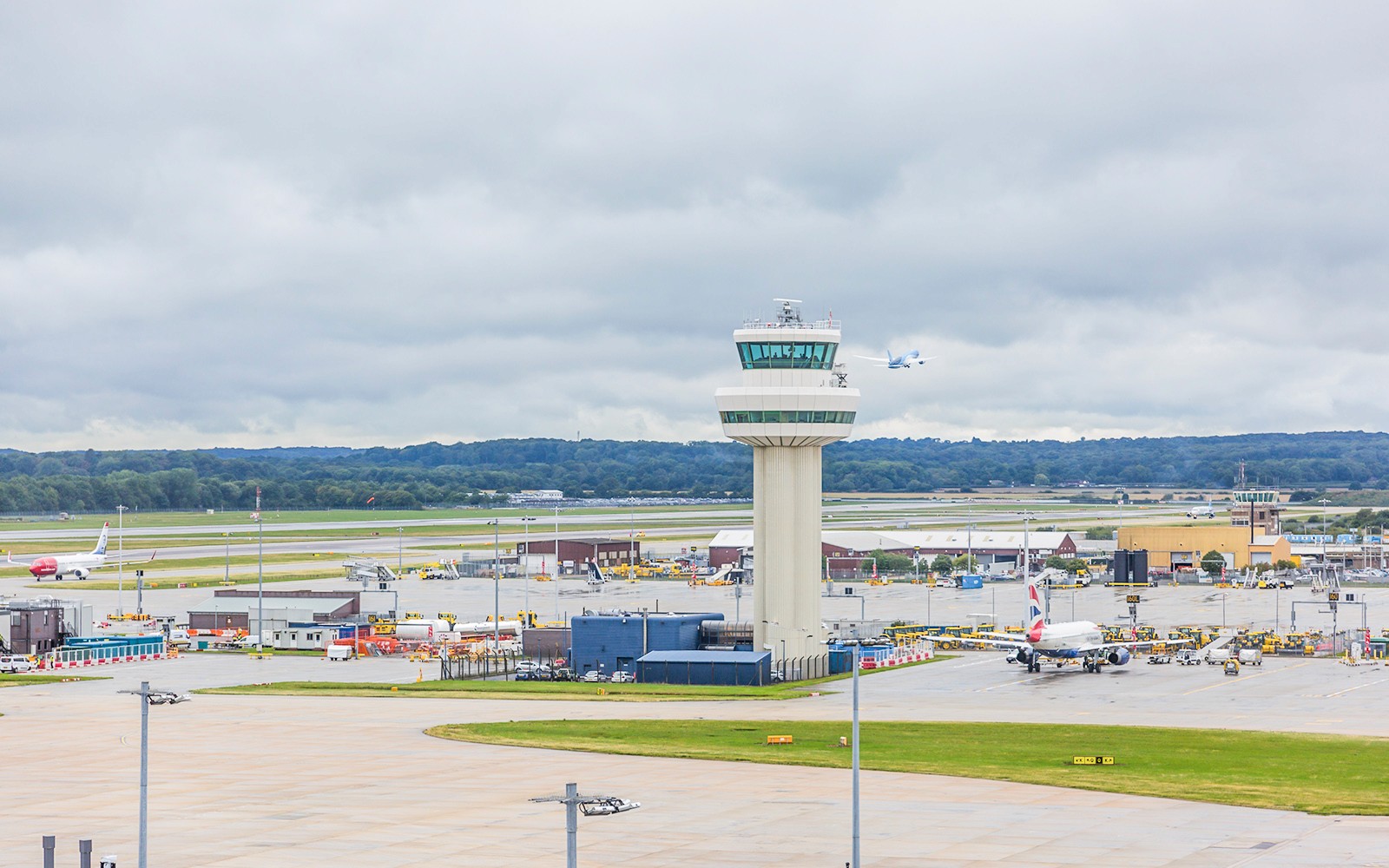 London Gatwick Airport Private Transfer — gallery 1