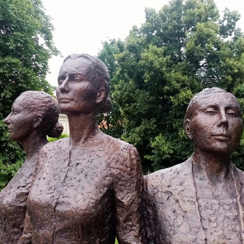 Warsaw: WWII Sites Private Guided Walking Tour — gallery 1