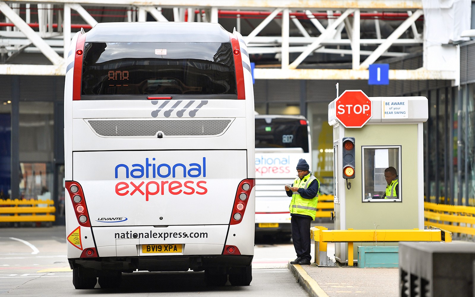 National Express: One-Way Bus Transfers Between London Victoria Station & Windsor