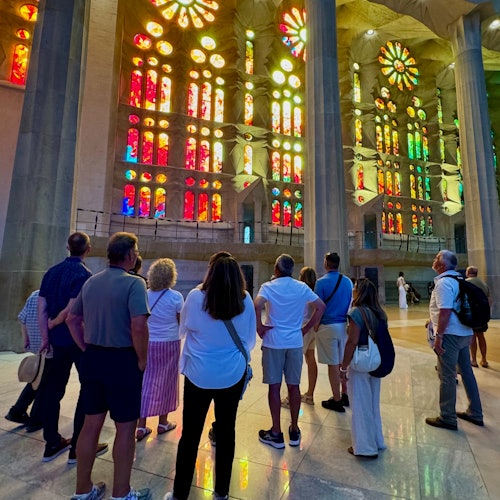 Sagrada Familia & Pedrera (Casa Mila): Small-Group Tour + Cava