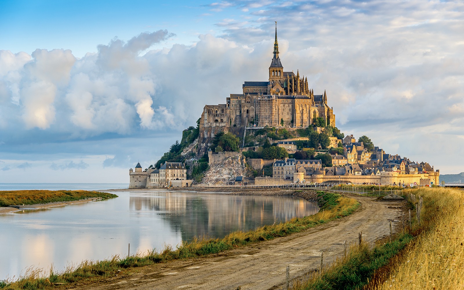 Full-Day Guided Tour of Mont-Saint-Michel with Round-Trip Transfers from Paris