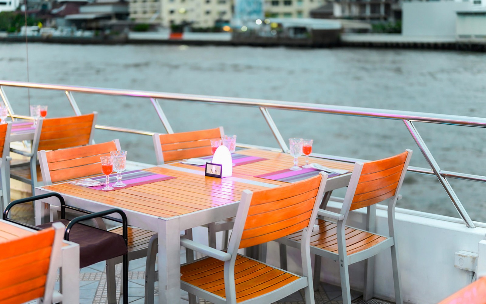 Smile Riverside Cruise with International Buffet Dinner & Thai Dance