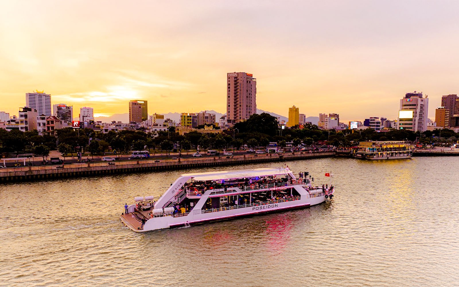 Da Nang: Poseidon Night Cruise on Han River