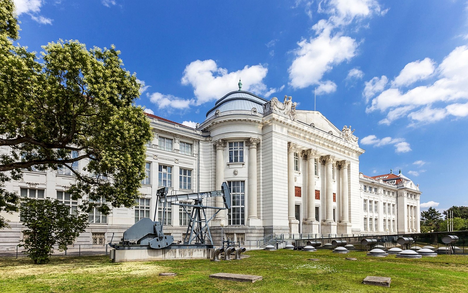 Vienna Welcome Card: Unlimited Public Transport with Optional Hop-on Hop-off Bus Tour