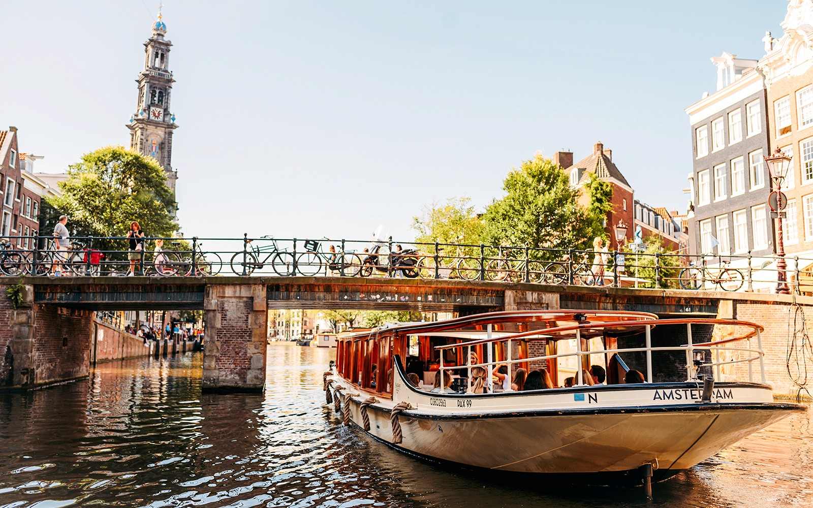 Amsterdam: 1-Hour Luxury Heated Saloon Boat Cruise with Unlimited Drinks & Cheese — gallery 3