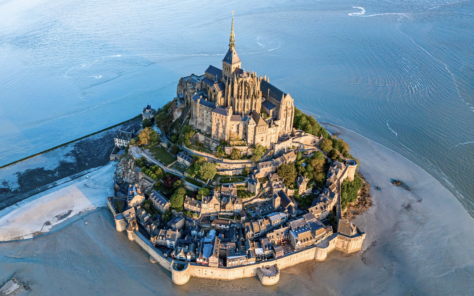 Full-Day Guided Tour of Mont-Saint-Michel with Round-Trip Transfers from Paris