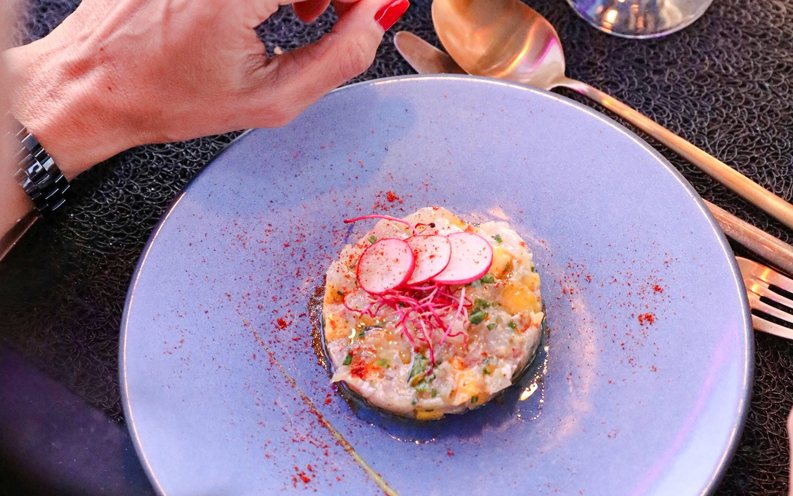 From Arc de Triomphe: Bus Toqué Signature Dinner with Paris Views