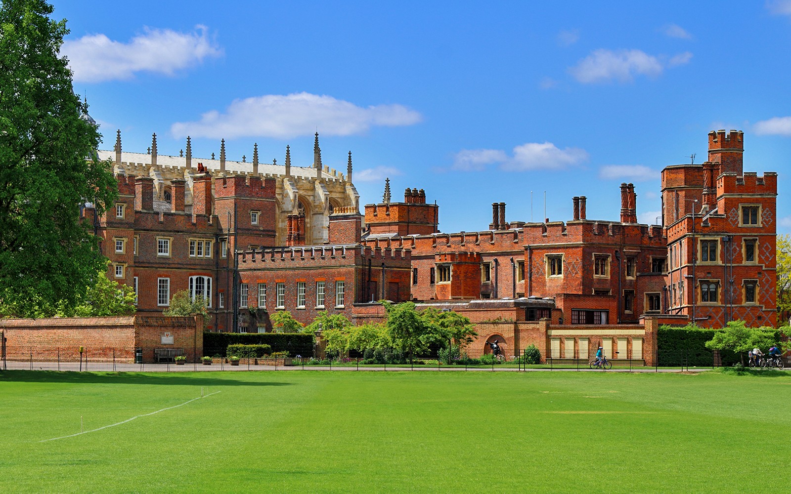From London: Stonehenge and Windsor Day Trip