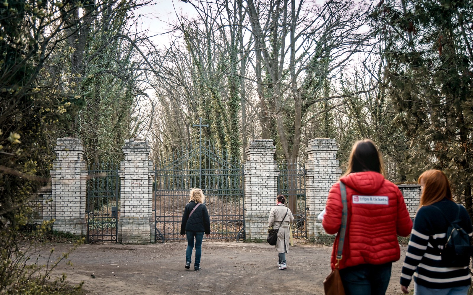 Guided Tour of Bohnice Psychiatric Hospital and Abandoned Cemetery in Prague — gallery 3
