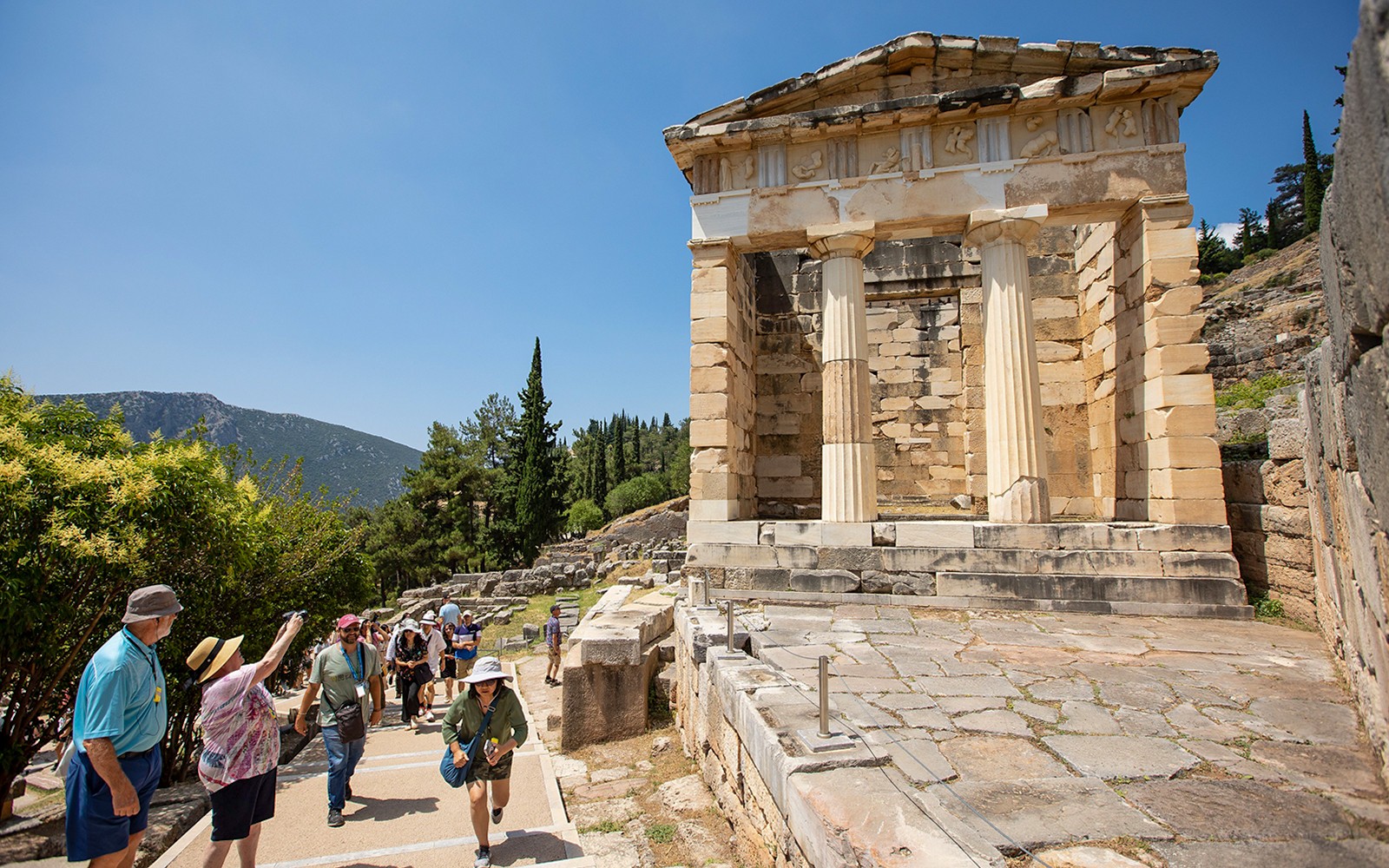 From Athens: Day Trip to Delphi Site & Museum