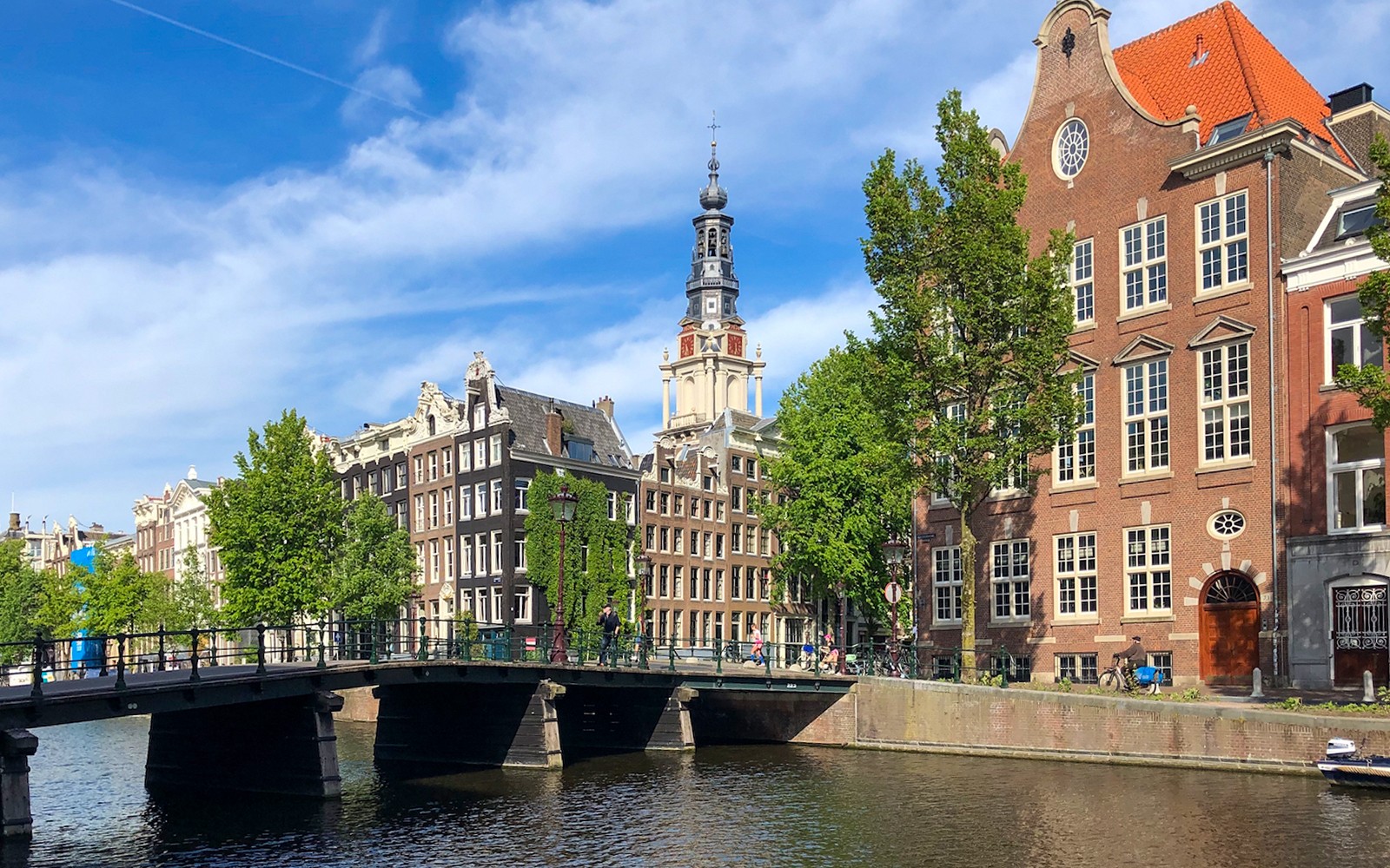Amsterdam: 1-Hour Small-Group Canal Cruise in German with Unlimited Drinks — gallery 4