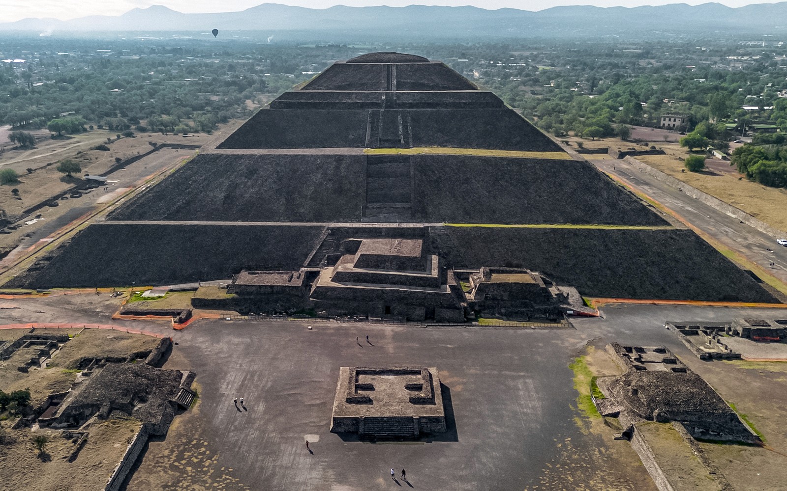 From Mexico City: Teotihuacán Early Access Tour