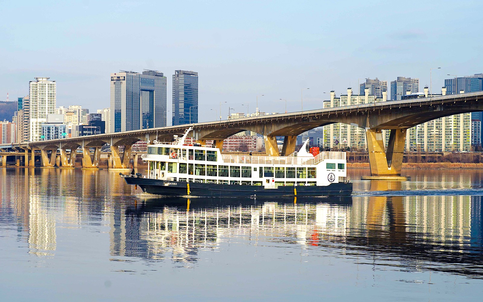 Han River Sightseeing Cruise by Eland Cruise