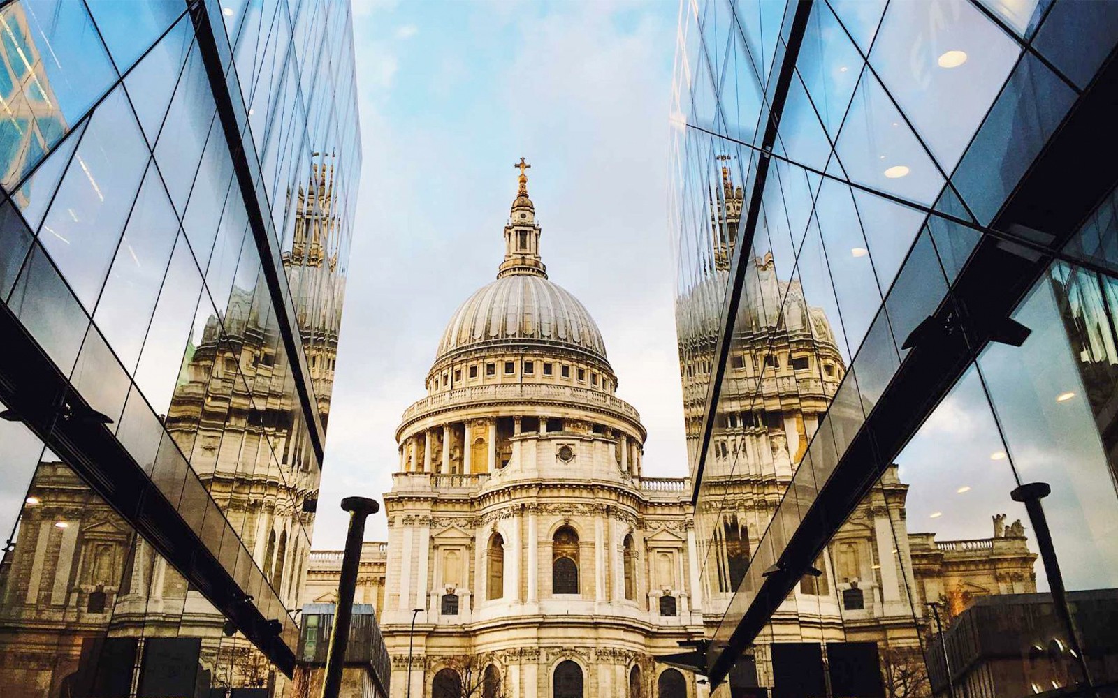London: Afternoon Tea Sightseeing Bus Tour — mobile