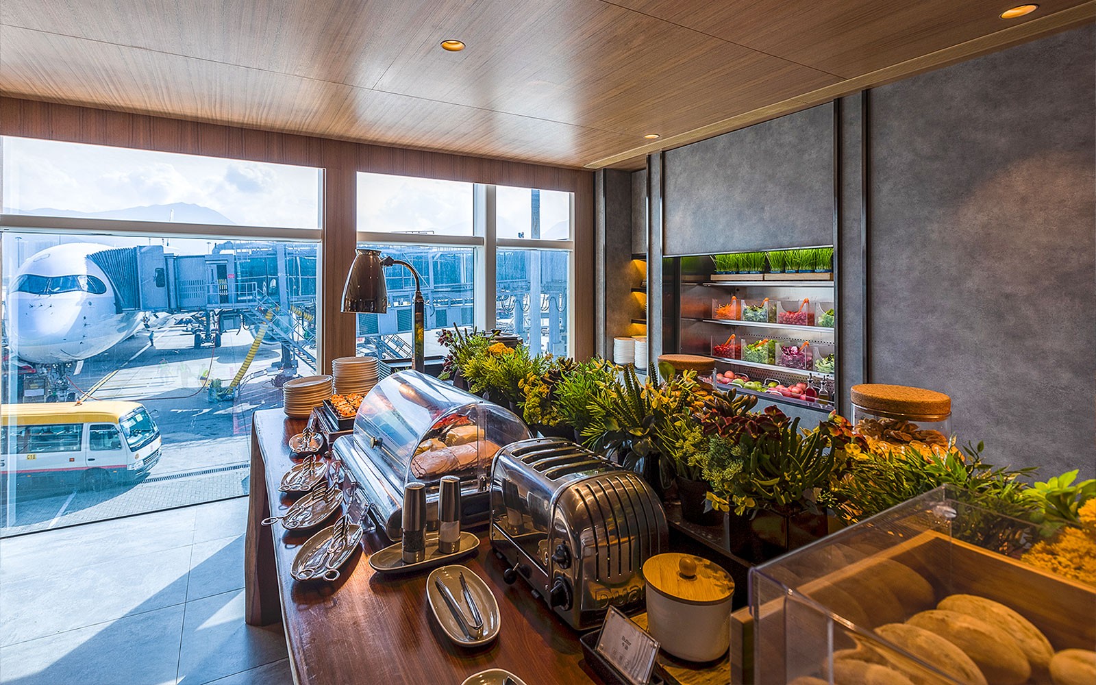 Plaza Premium Lounge Access at Hong Kong International Airport: Standard Lounge 