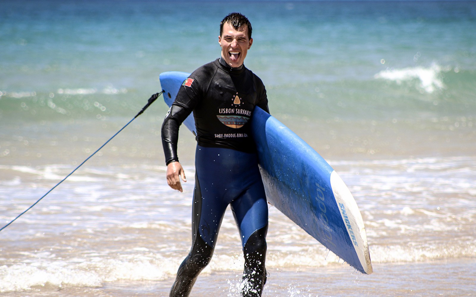 2-Hour Group Surf Lesson in Carcavelos Beach — gallery 1