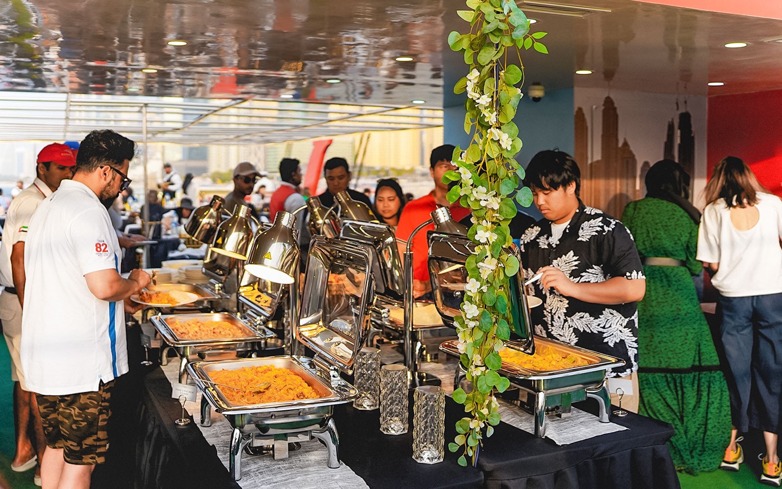 From Dubai Marina: 1.5-Hour Sunset/Dinner Cruise with Open Bar, Live Music & International Buffet — gallery 1