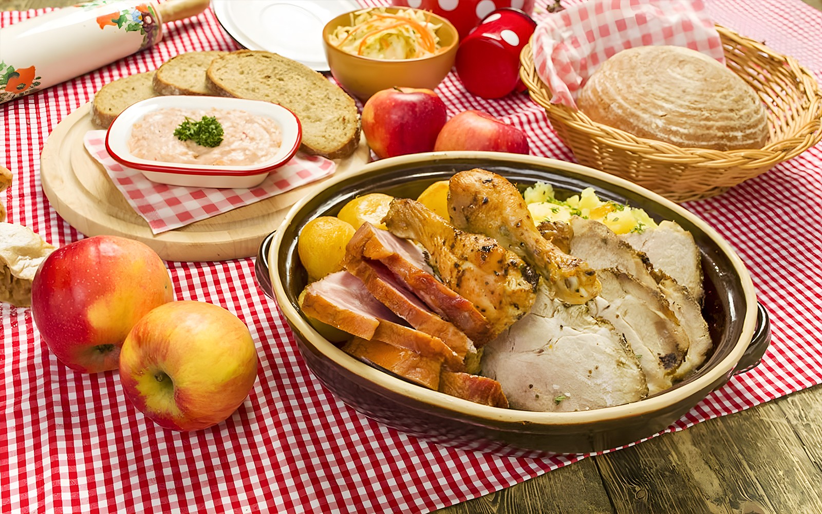 Tickets to Folklore Dinner Show with Unlimited drinks & Optional Transfers — gallery 4