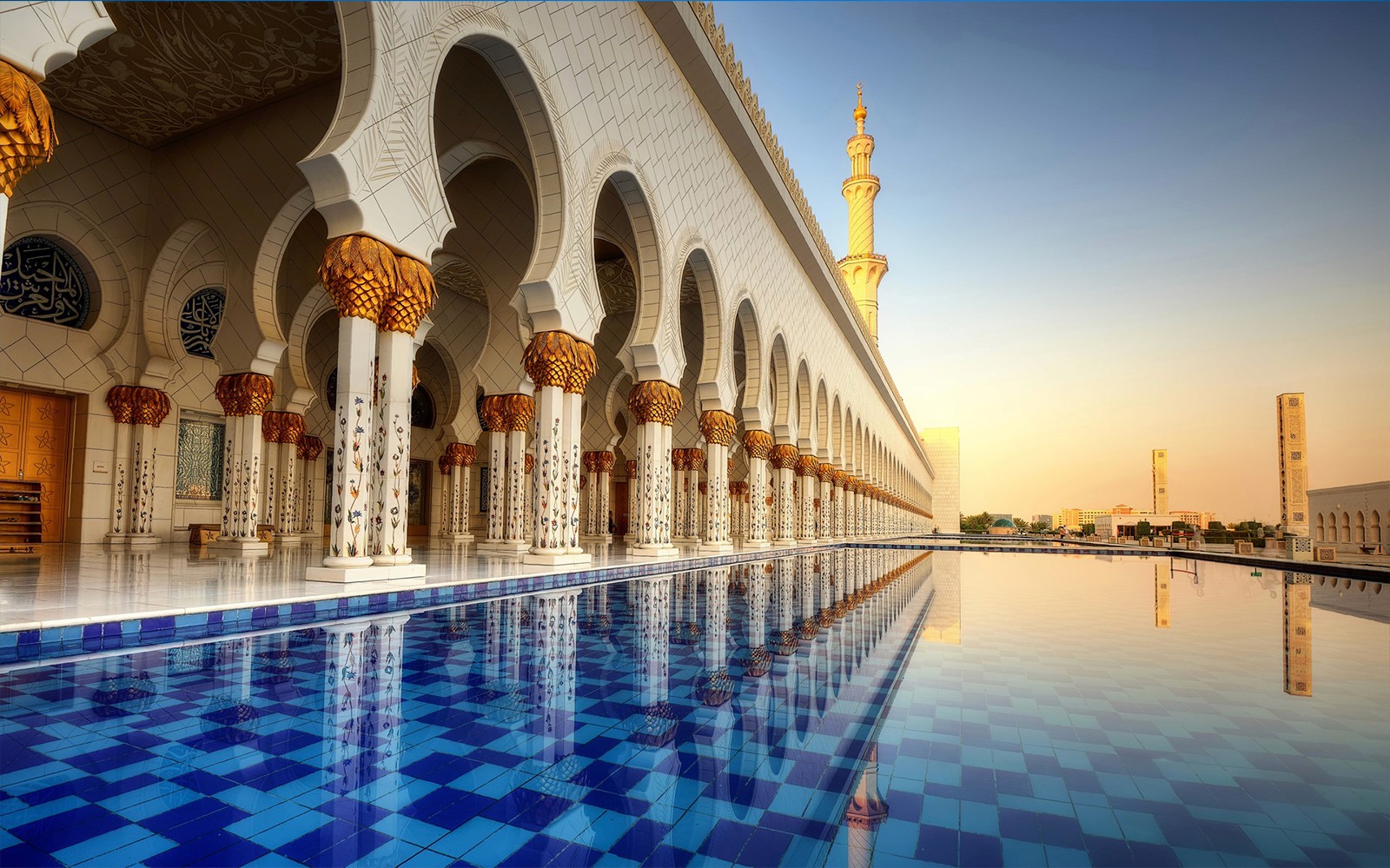 From Dubai: Abu Dhabi Full-Day City Tour with Louvre Museum & Sheikh Zayed Grand Mosque