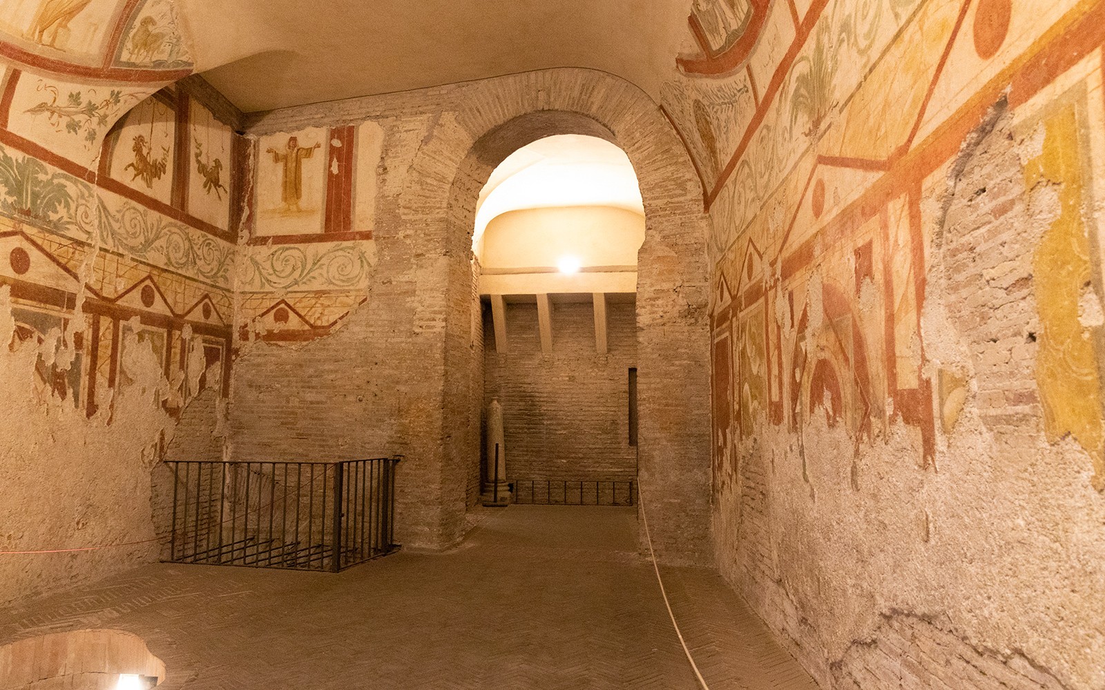 Catacombs of St. Callixtus Guided Tour with Transfers