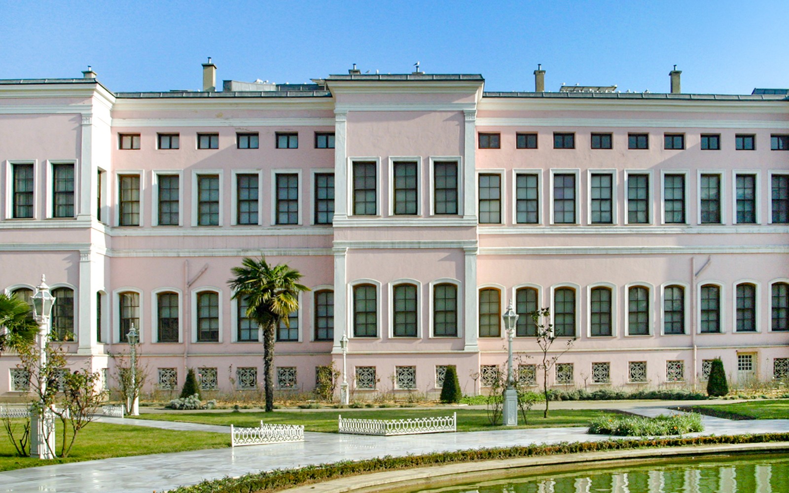 Dolmabahçe Palace & Harem Skip-the-Line Tickets with Audio Guide