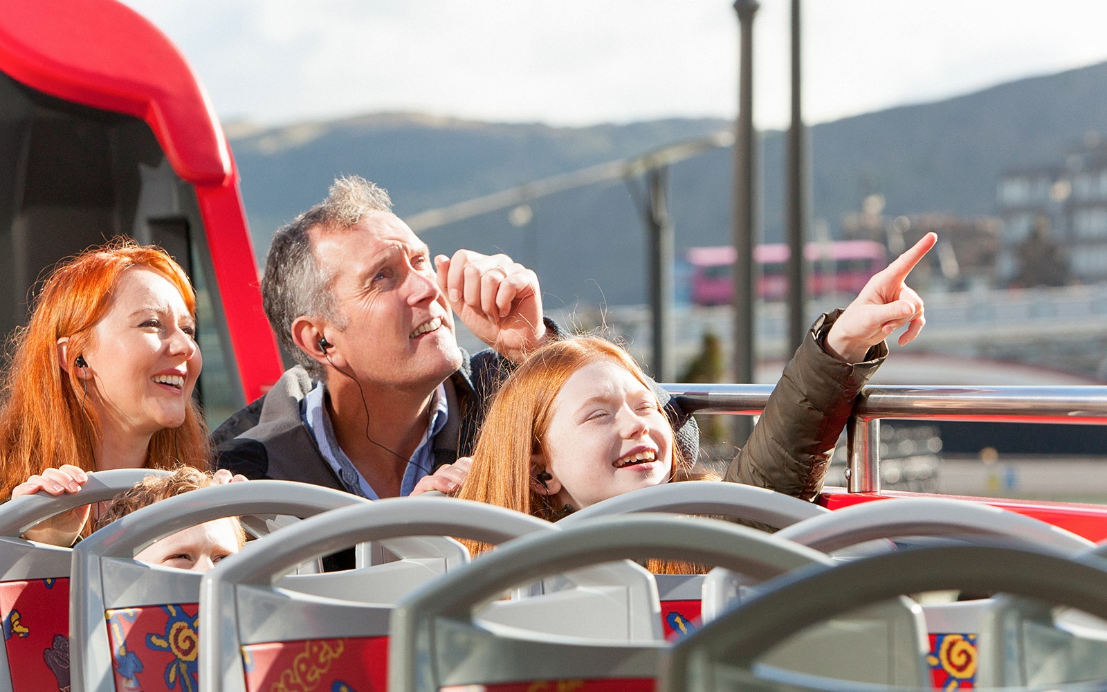 Edinburgh: Royal Attractions Tickets + 48-Hour Hop-On Hop-Off Bus Tour — portrait