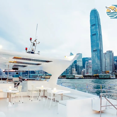 Hong Kong Victoria Harbour: Night Cruise with Unlimited Snacks & Drinks
