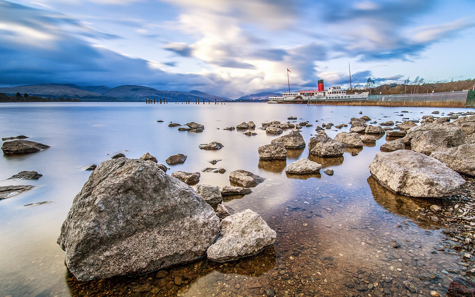 From Edinburgh: Loch Lomond, Stirling Castle & Kelpies Day Trip