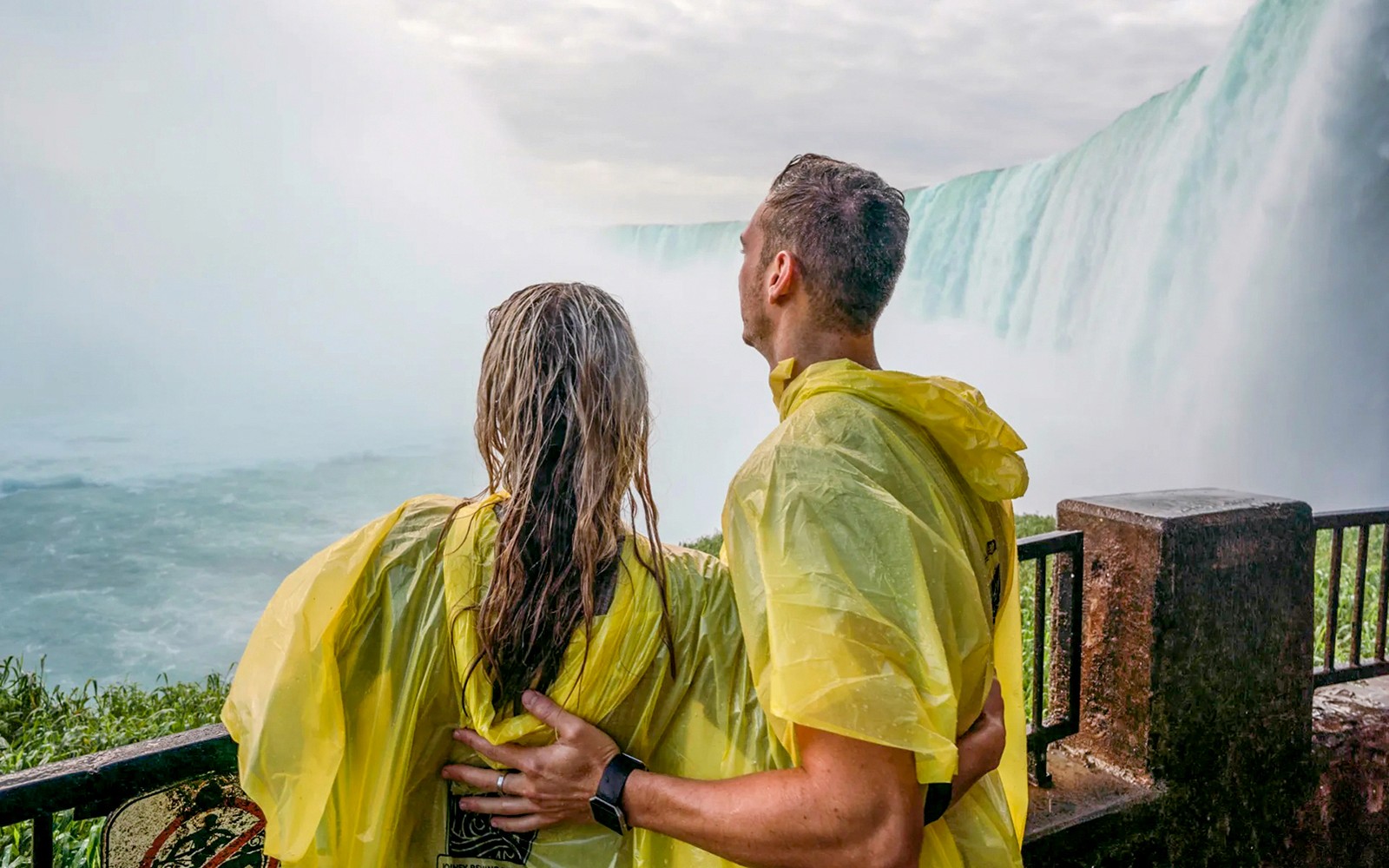 From Toronto: Niagara Falls Day Tour with Journey Behind the Falls and/or Hornblower Cruise