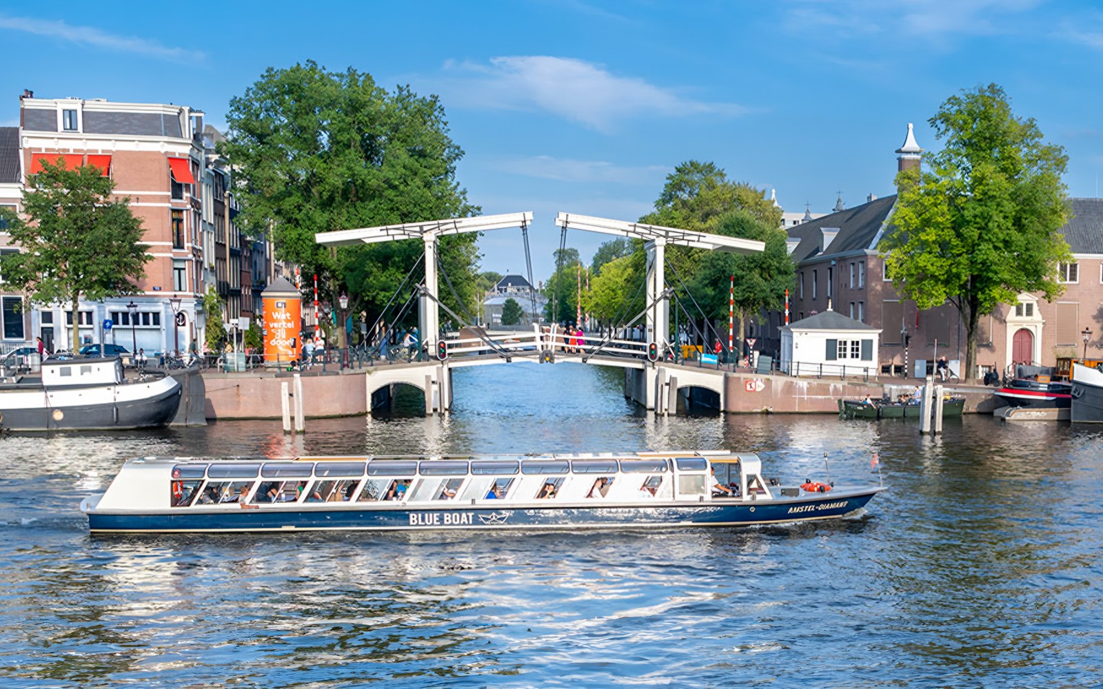 Amsterdam: 75-Min City Canal Cruise on Closed Heated Boat
