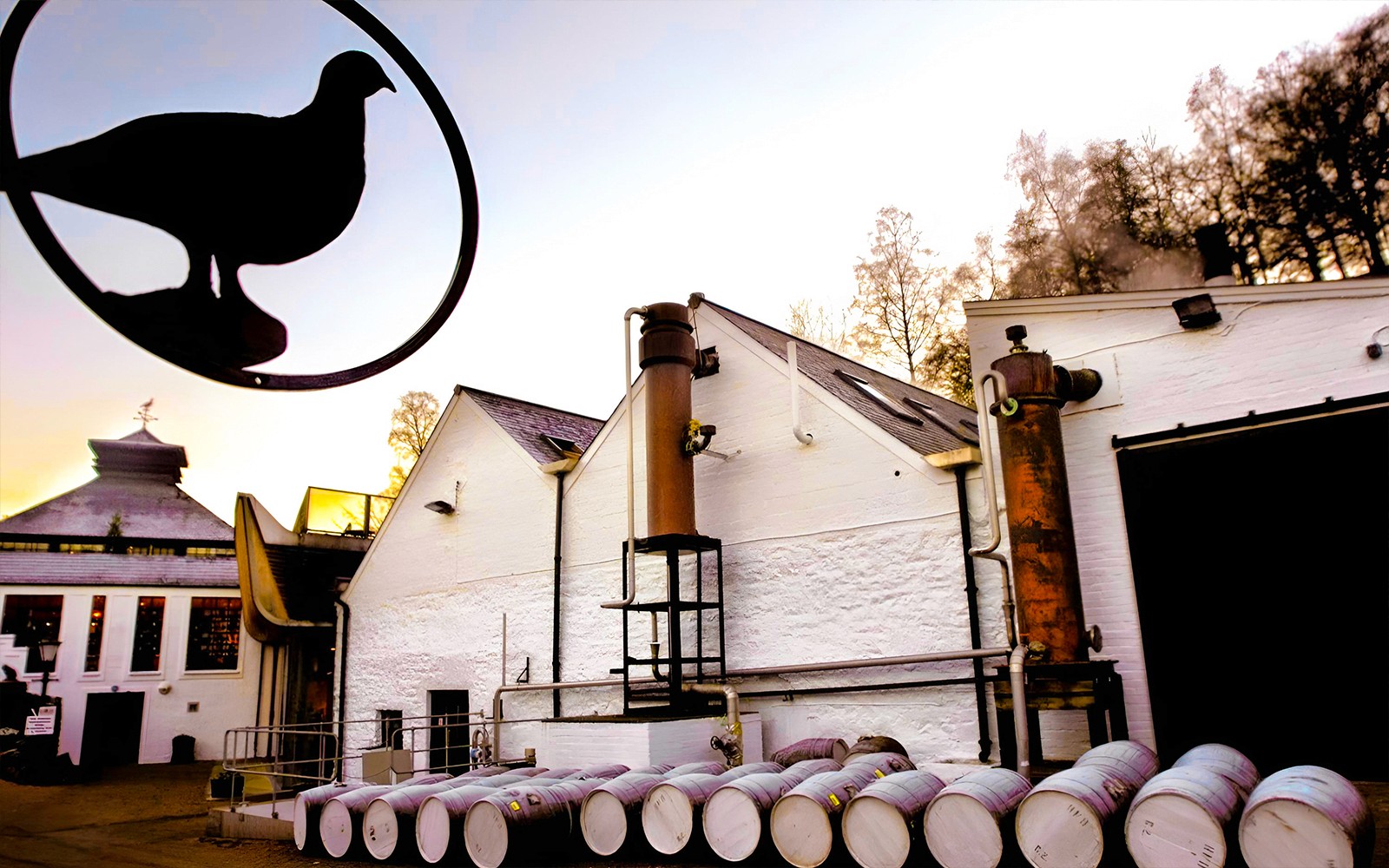 Day Tour Whisky & Waterfalls with Transfers from Edinburgh  & Distillery Entry — mobile