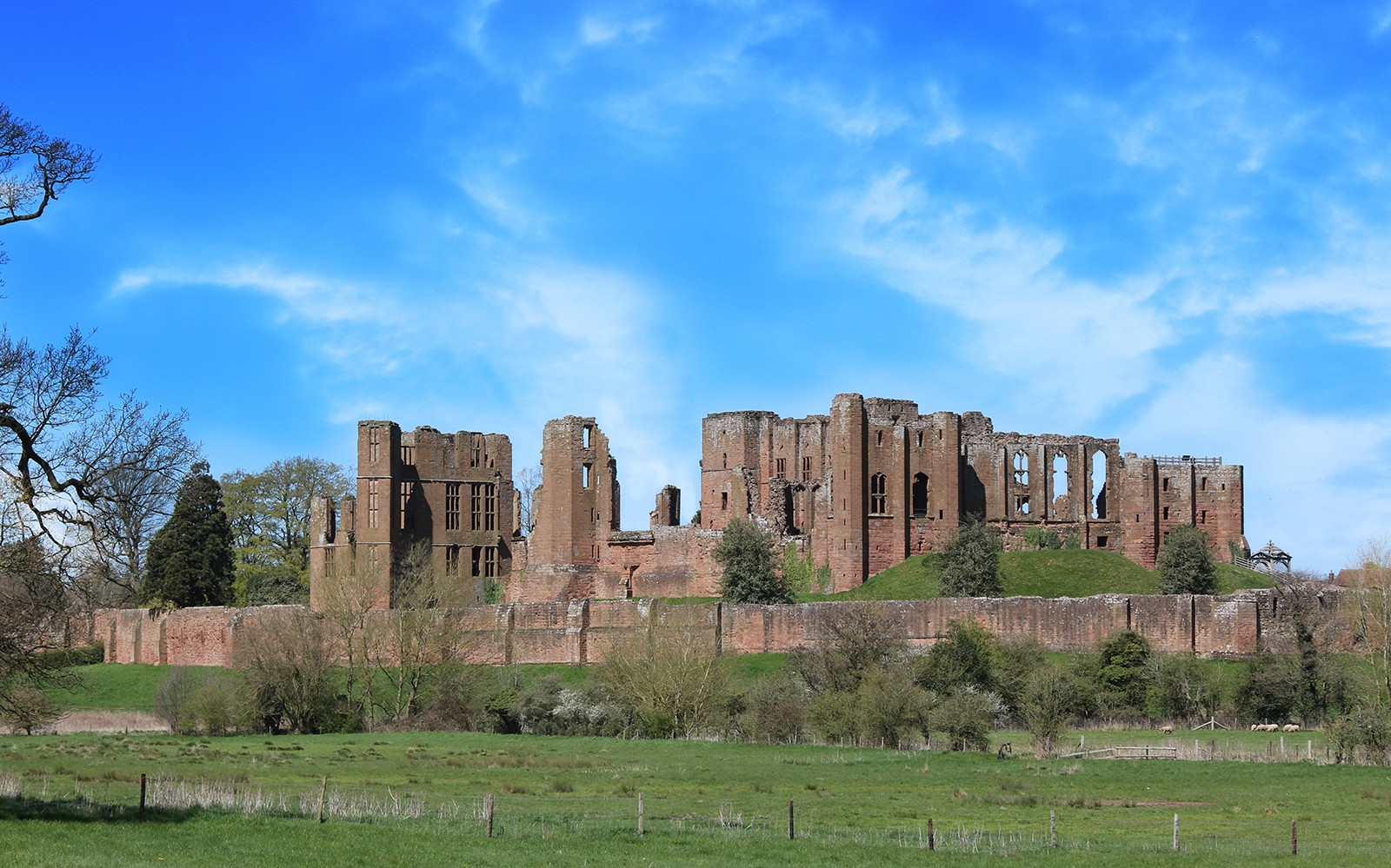 Tickets to Kenilworth Castle and Elizabethan Garden — portrait