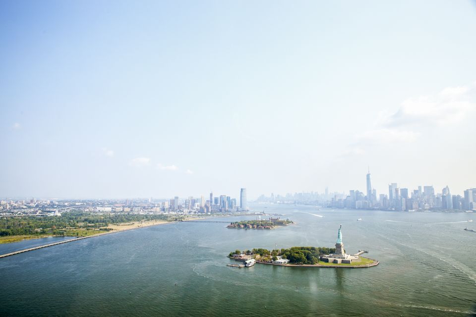 20-Min Ultimate NYC Helicopter Tour from Downtown Manhattan