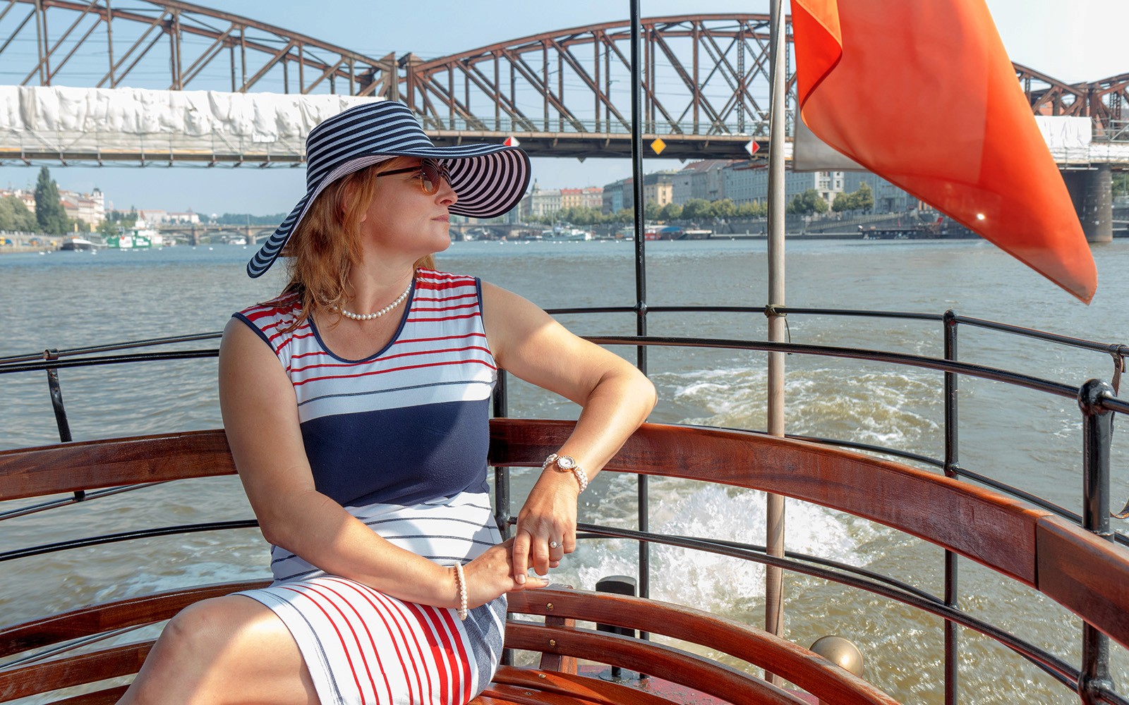 Combo: Prague Castle Guided Tour, River Cruise & Bus Transfer — gallery 3