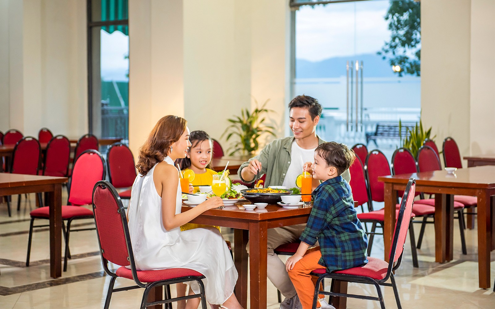 VinWonders Nha Trang Single Entry Tickets with Round-Trip Cable Car Ride