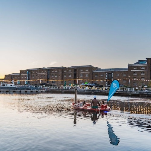 London: Hot Tub Boat Guided Historical Docklands Cruise — gallery 2