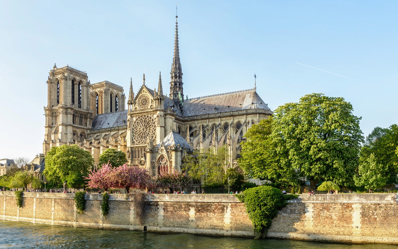 From London: Luxury Escorted Paris Day Trip with Lunch on the Eiffel Tower