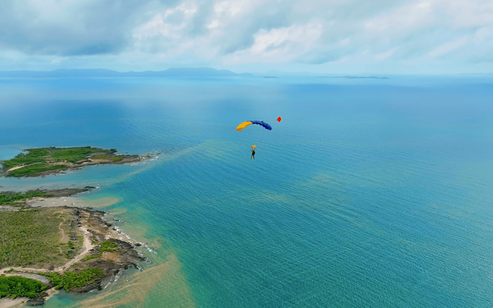 Airlie Beach Tandem Skydive with Beach Landing