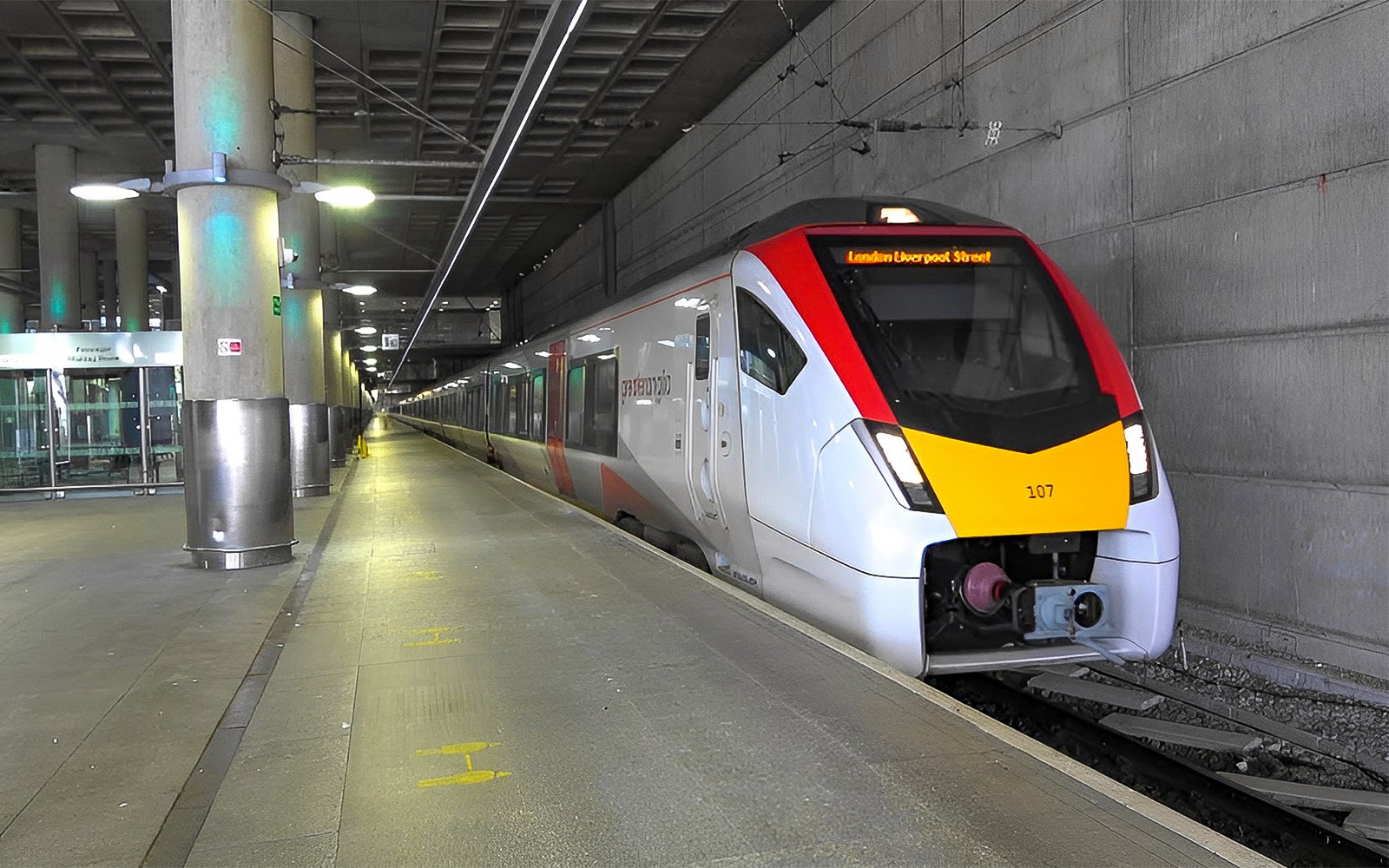 Train Transfer: Stansted Airport to/from London by Stansted Express