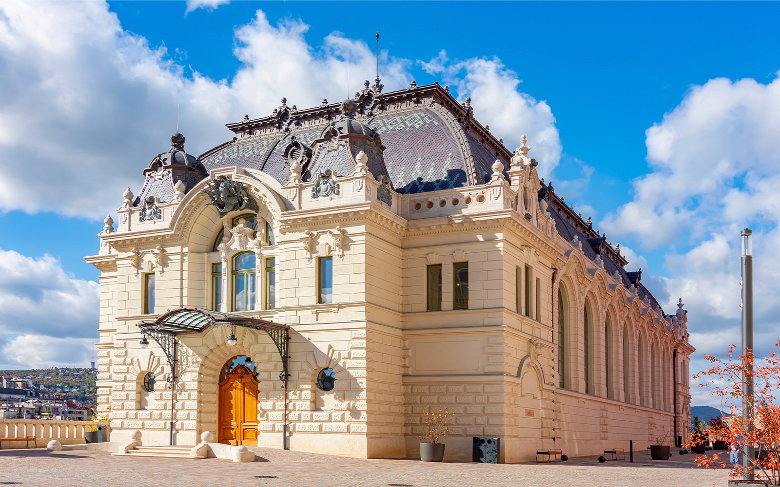 Tickets to Hungarian Royal Guard Exhibition & Royal Riding Hall with a 3-Course Meal in Buda Castle — gallery 1